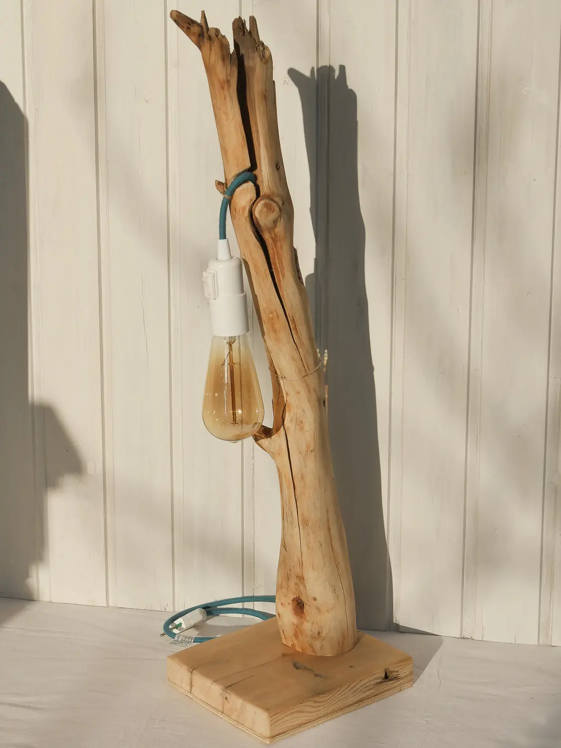Treibholz Lampe als rustikale Holzleuchte - nachhaltig & handgefertigt