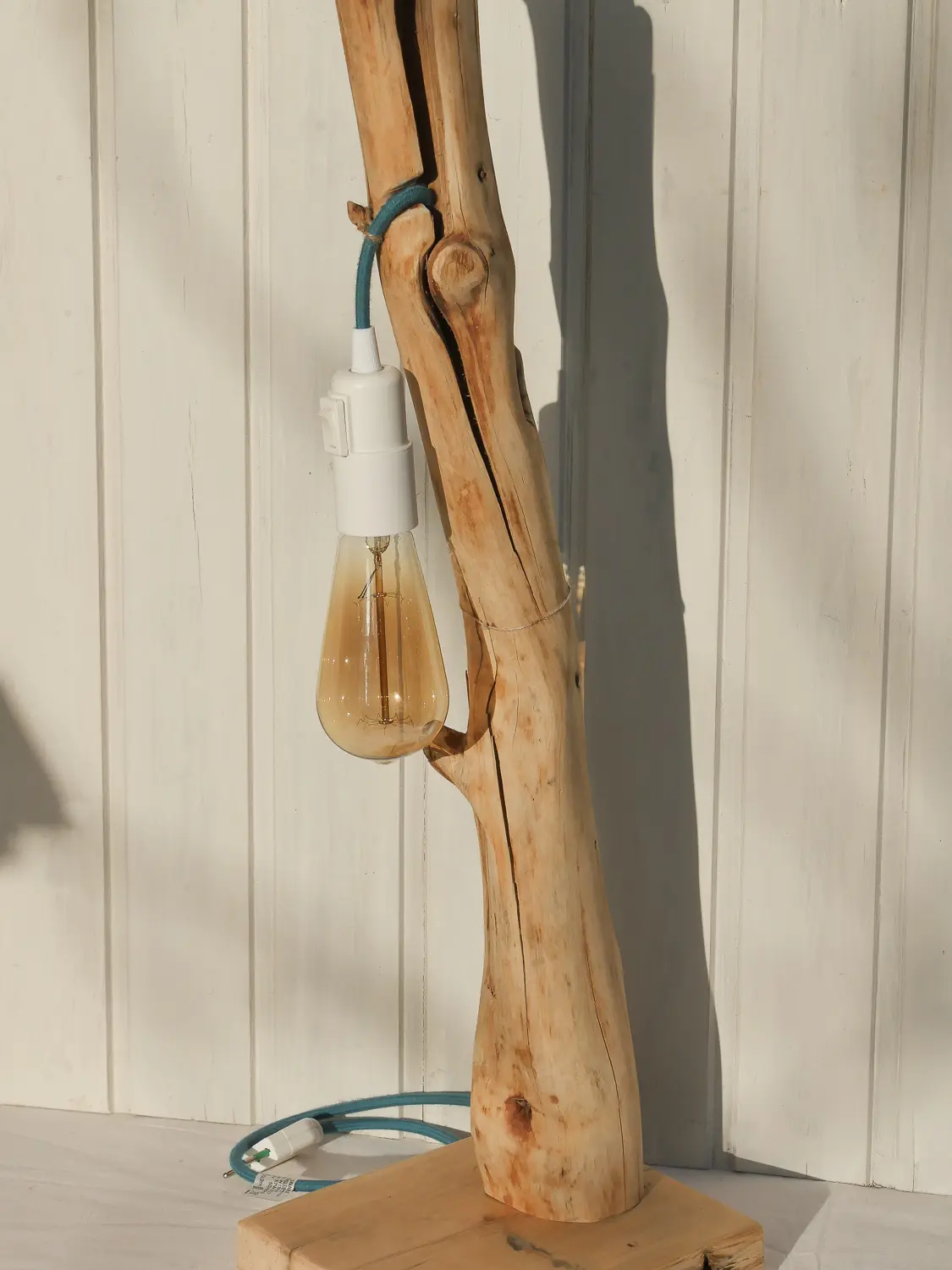 Treibholz Lampe als rustikale Holzleuchte - nachhaltig & handgefertigt