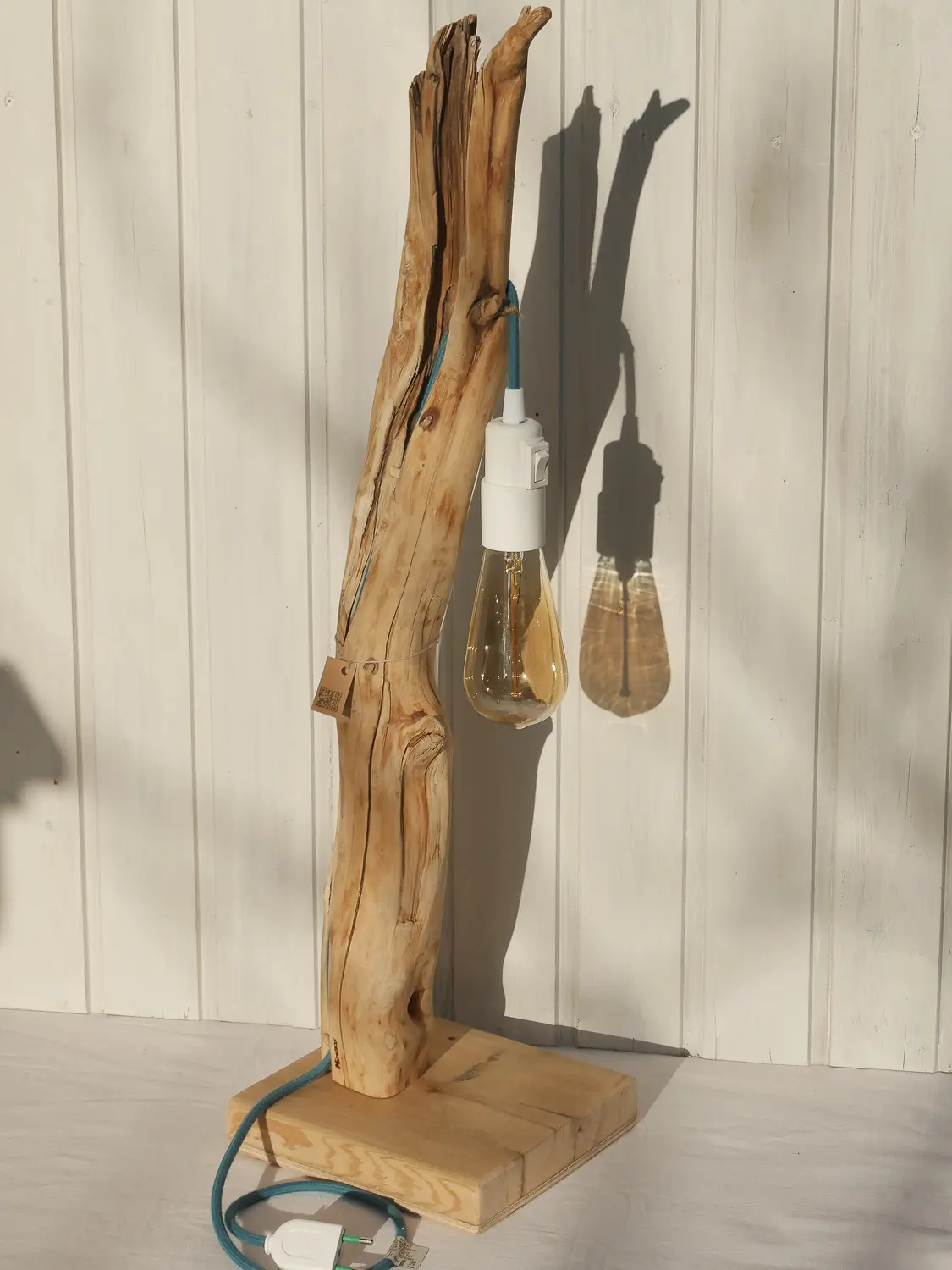Treibholz Lampe als rustikale Holzleuchte - nachhaltig & handgefertigt