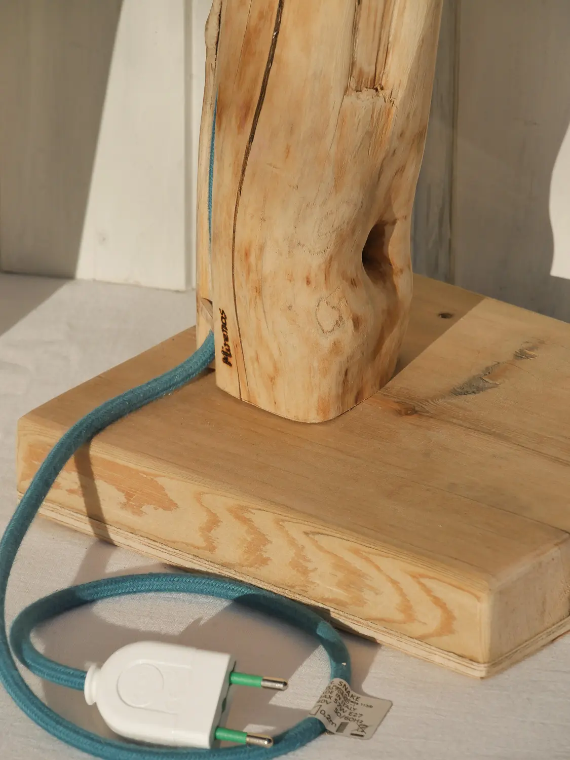 Treibholz Lampe als rustikale Holzleuchte - nachhaltig & handgefertigt