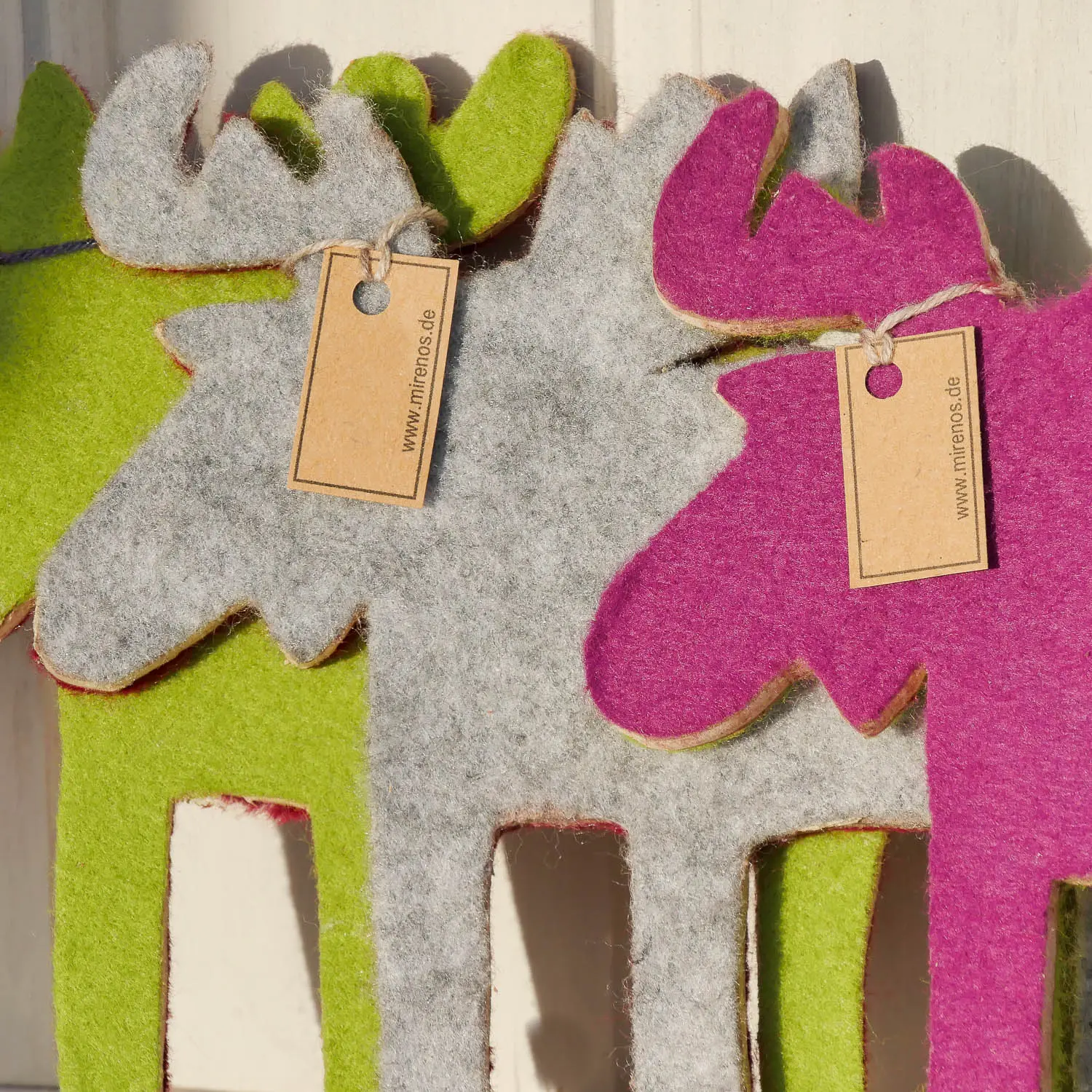 Handgemachter Topfuntersetzer Elch aus Upcycling-Holz, beidseitig mit farbigem Vlies beklebt. Nachhaltig & handgefertigt.