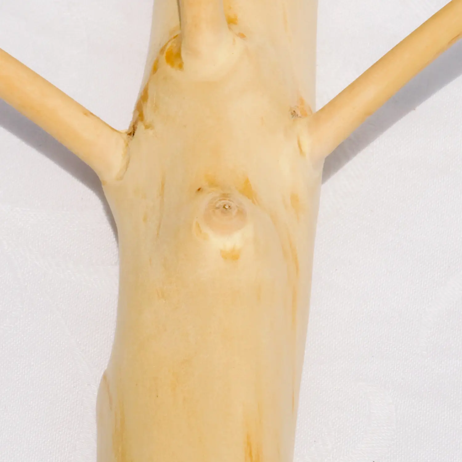 Wandhaken aus Astwerk gefertigt. Entrindet und geschliffen in natürlichen Look. Nachhaltig und handgefertigt.