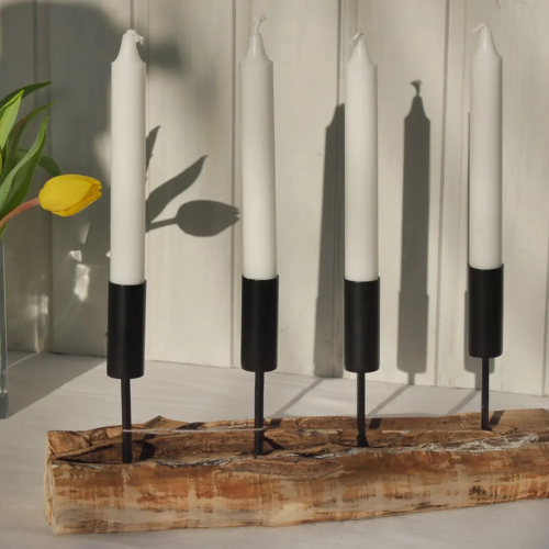 Handgemachtes Unikat aus Altholz – Wurzelholz-Deko für vier Stabkerzen. Natürlich, handgefertigt, nachhaltig!